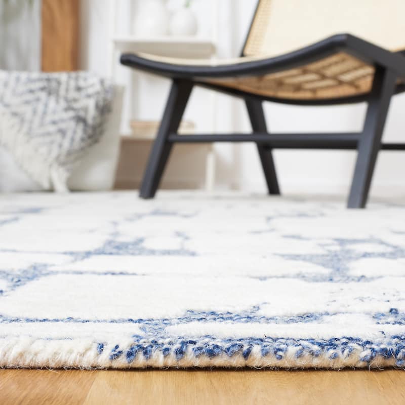 Martha Stewart by SAFAVIEH, Handmade Siun Abstract Wool Rug