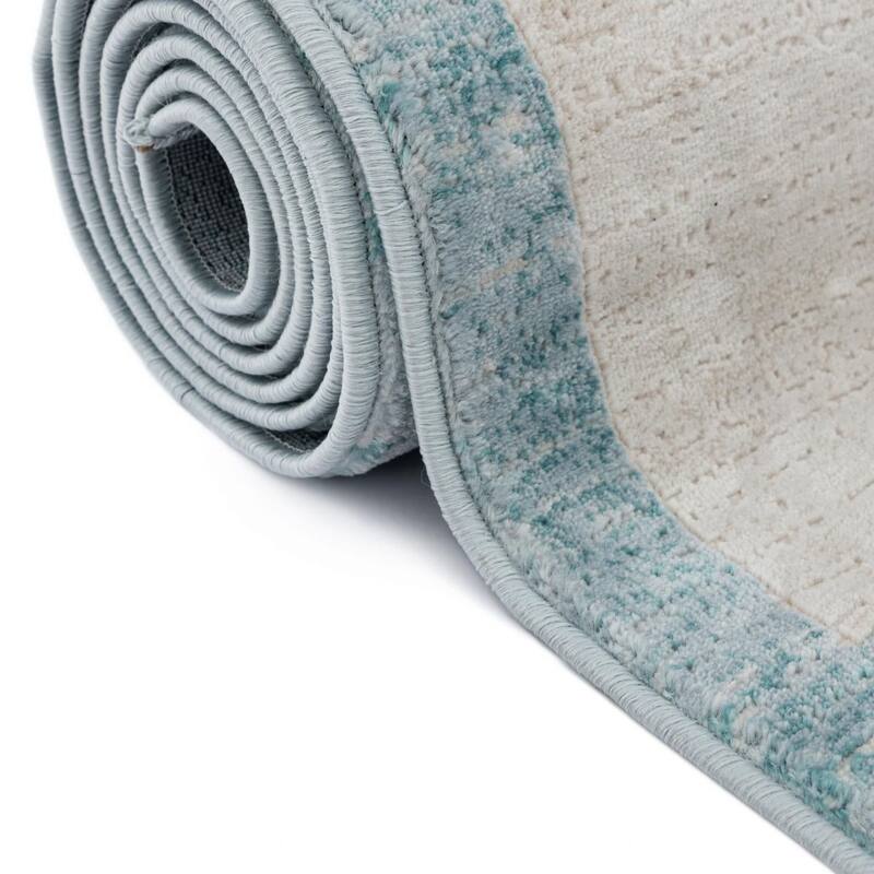 Traditional Richye Collection Area Rug