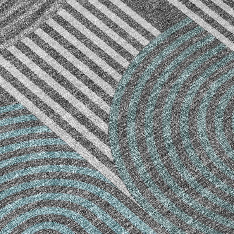 Machine Washable Indoor/ Outdoor Modern Basehor Chantille Rug