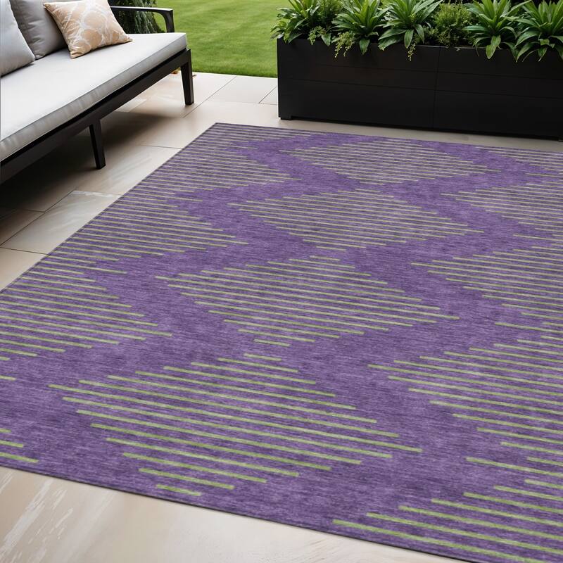 HomeRoots Geometric Transitional Rectangle Outdoor Rug - 5' X 8'