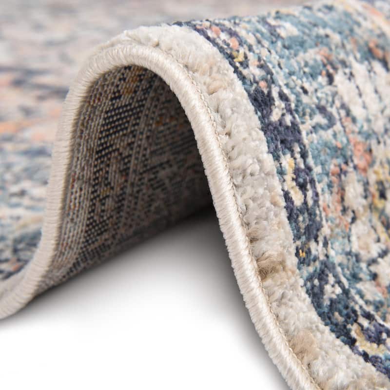 Traditional Nixa Collection Area Rug