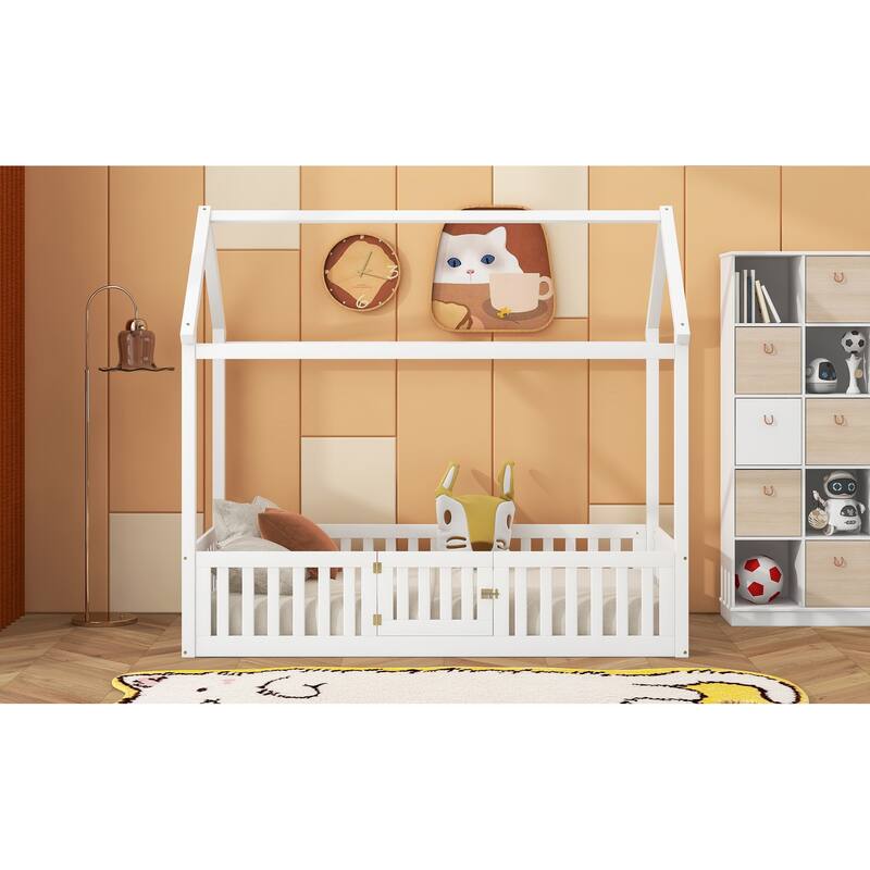 Pine House Bed with Fence and Door