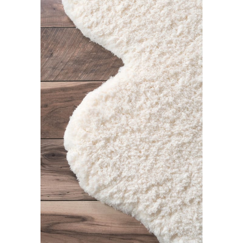 Nuloom Handmade Faux Sheepskin Shag Rug - 2' x 4'5"