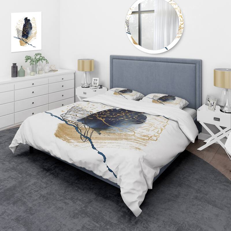 Designart 'Gold Shell Line Art With Underwater Marine Life' Farmhouse Duvet Cover Comforter Set
