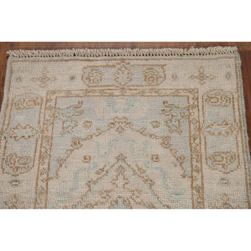 Hand Knotted Oriental 100% Wool Carpet Transitional Medallion Beige & Ivories Oushak Area Rug - 2' 11'' X 2' 0''