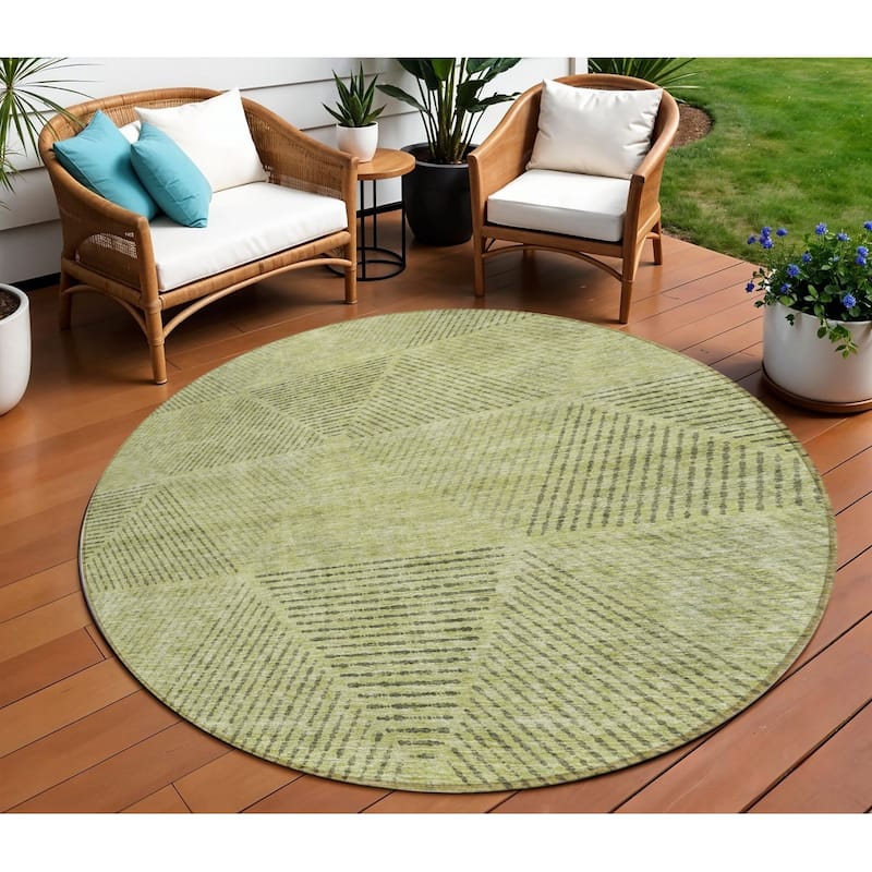 HomeRoots Geometric Transitional Rectangle Outdoor Rug - 8' Round