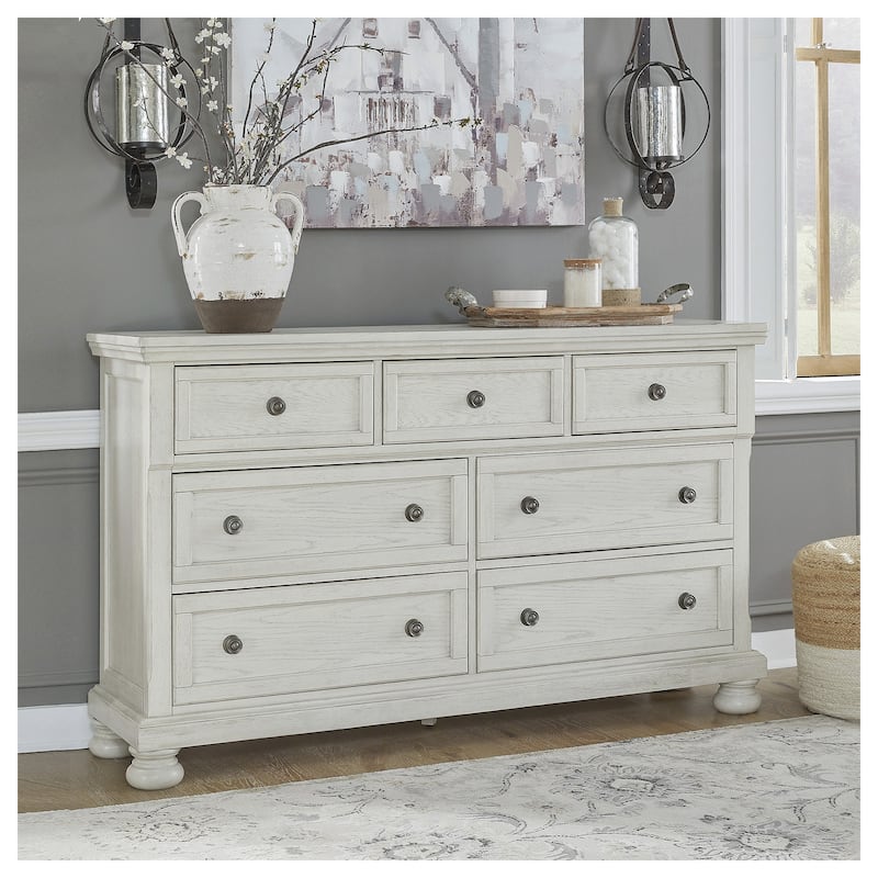 Signature Design by Ashley Robbinsdale 7 Drawer Dresser