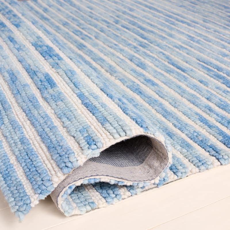 SAFAVIEH Handmade Ebony Helyette Wool Rug