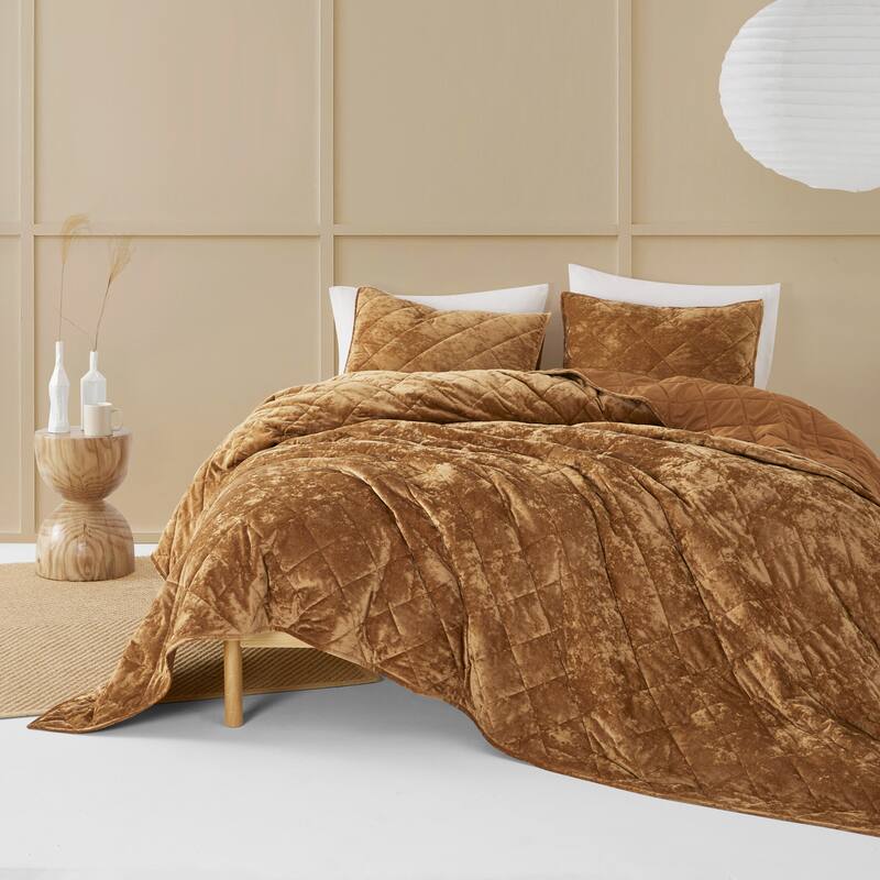 Wonderful Diamond Velvet 3 Piece Quilt Set