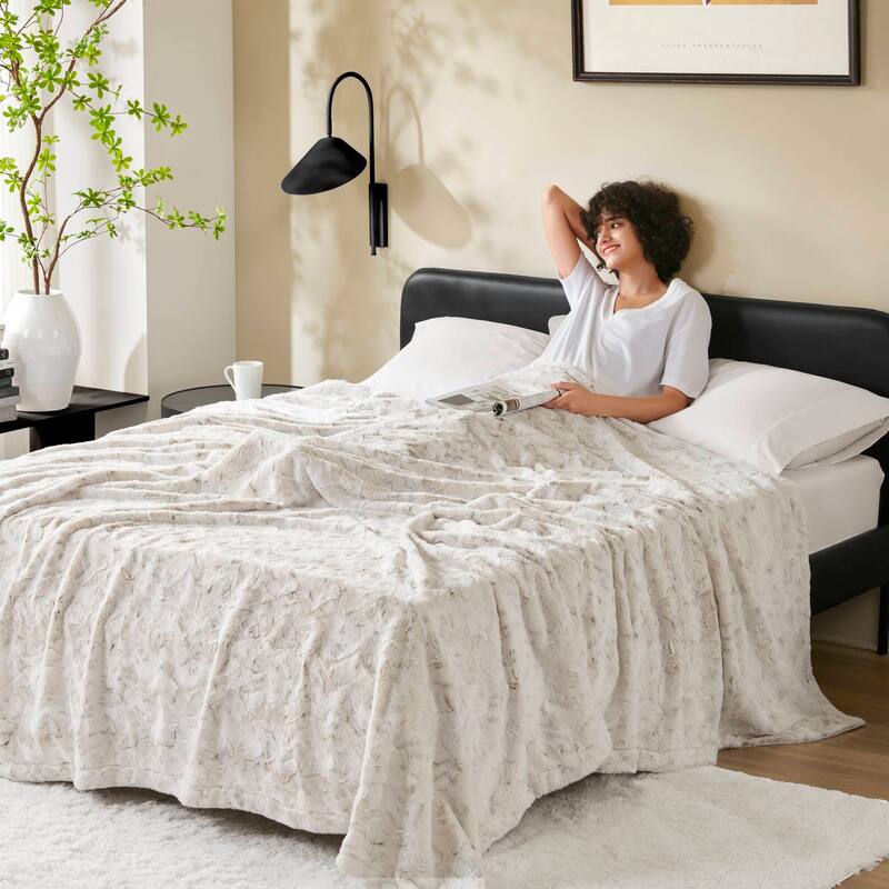 Madison Park Zuri Faux Fur Blanket
