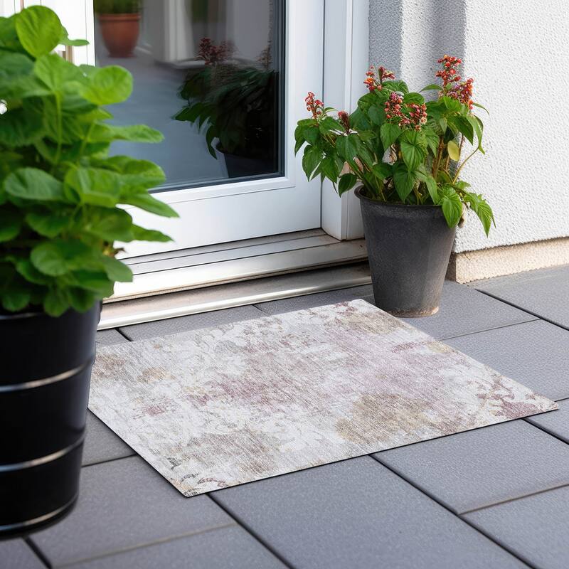 Machine Washable Indoor/ Outdoor Chantille Vintage Damask Rug - Ivory - 1'8" x 2'6"