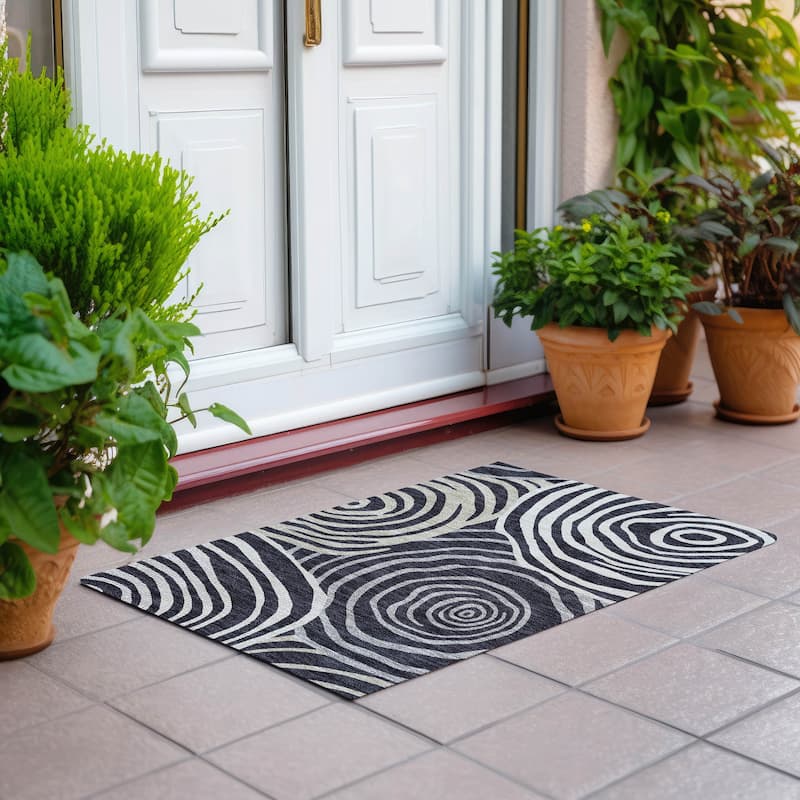 Machine Washable Indoor/ Outdoor Chantille Contemporary Dimensions Rug - Black - 1'8" x 2'6"