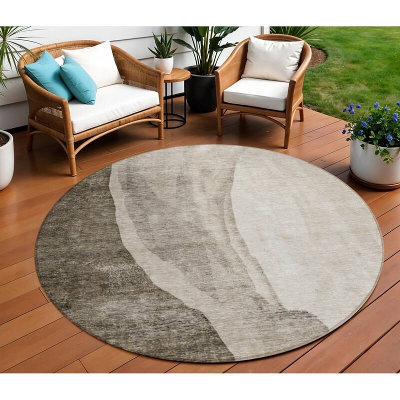HomeRoots Abstract Transitional Rectangle Outdoor Rug - 8' Round
