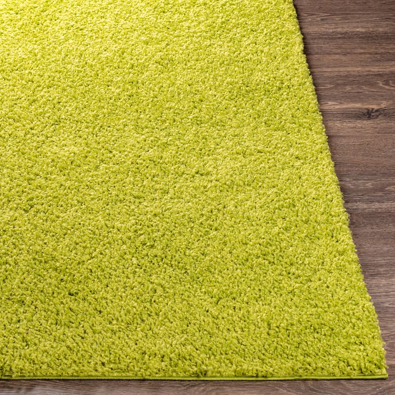 Artistic Weavers Dawsen Solid Plush Area Rug