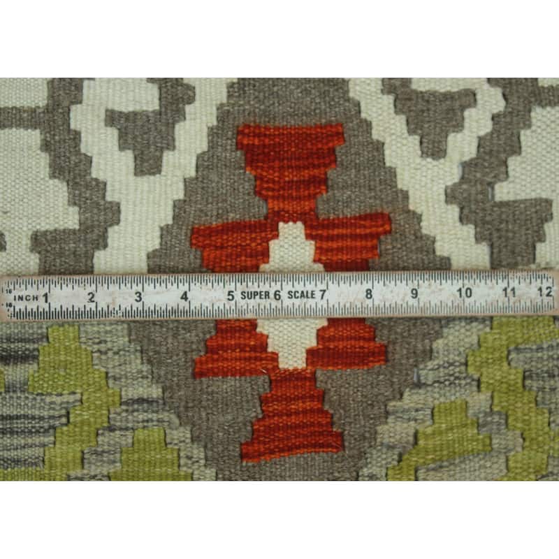 Hand-Woven Sangat Carolyn Ivory/Grey Rug - 6'4" x 9'2"