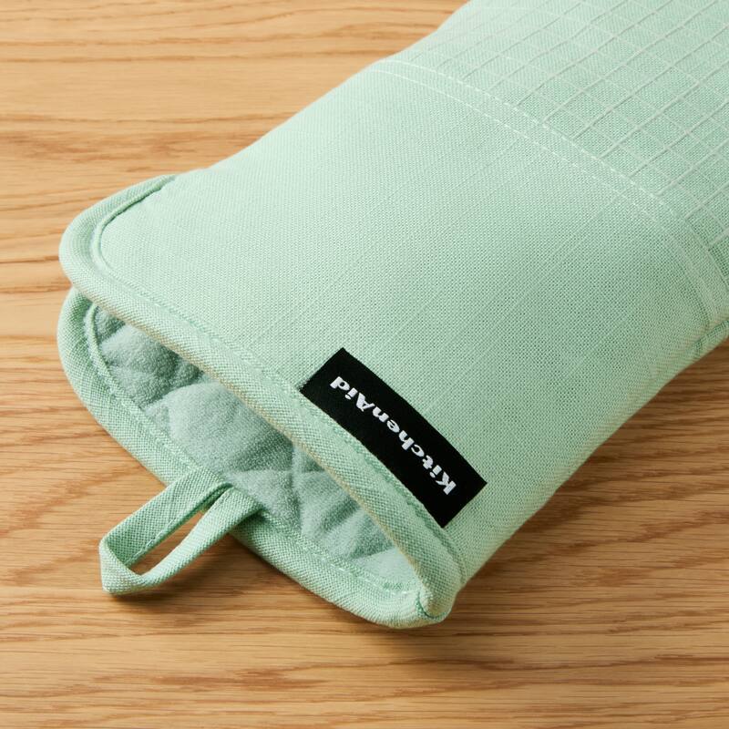 KITCHENAID Gourmet Series Gridlines Oven Mitts 2-Pack Set, Heat Resistant up to 600°F, Soft Silicone Grip, Magnetic Cuff