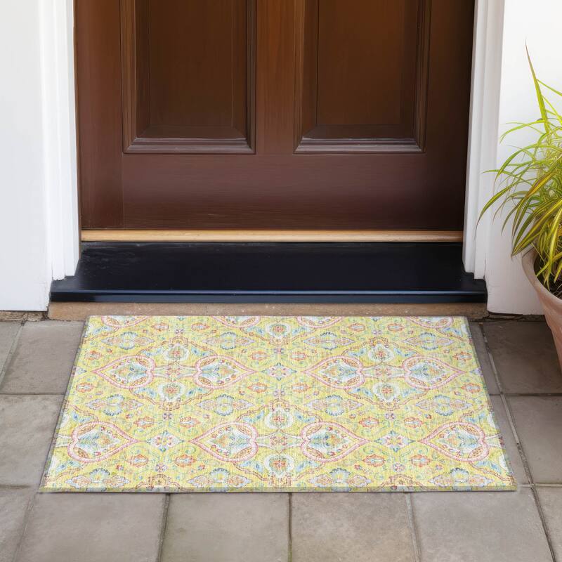 Machine Washable Indoor/Outdoor Traditional Spades Chantille Rug - Yellow - 1'8" x 2'6"
