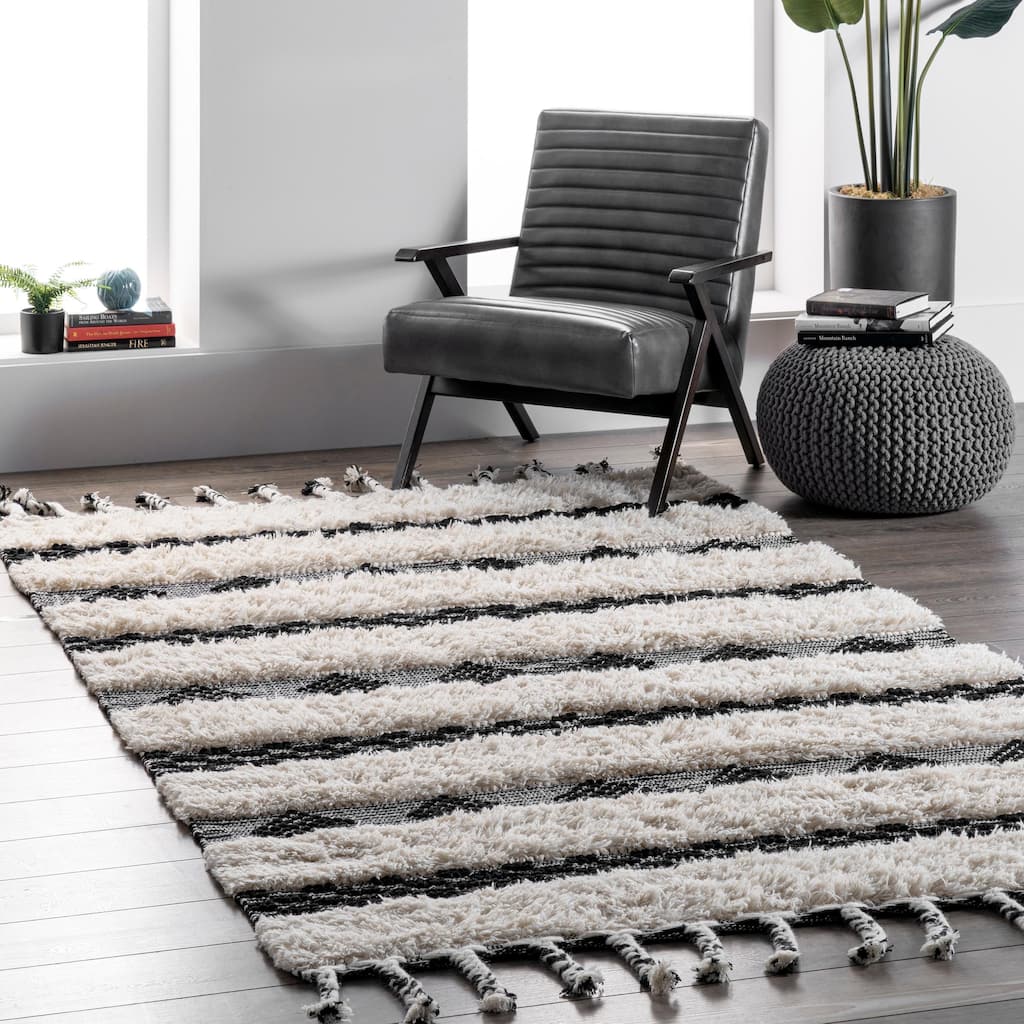 Nuloom Ivory Handmade Wool Cotton Geo Striped Shag Rug