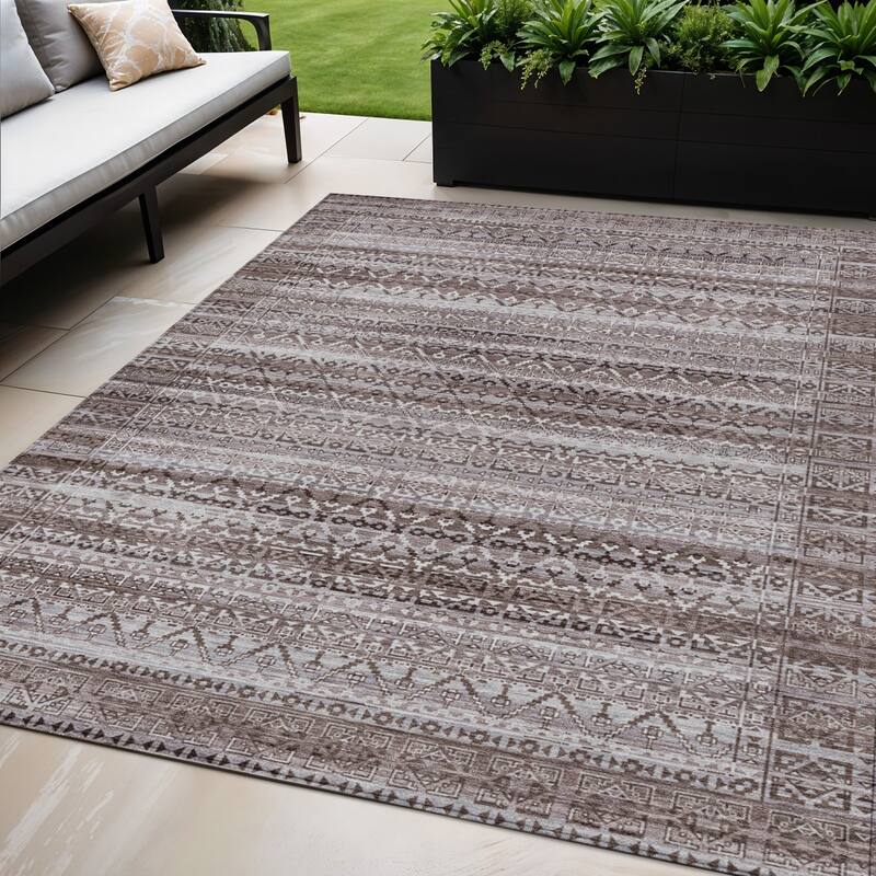 HomeRoots Striped Transitional Rectangle Outdoor Rug - 5' X 8'