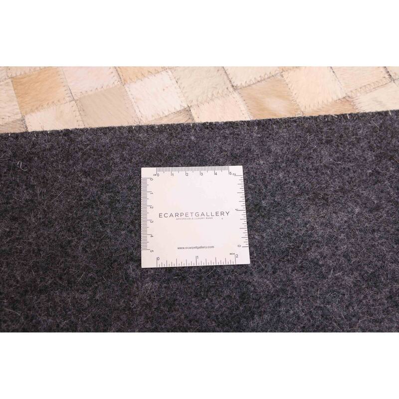 ECARPETGALLERY Handmade Cowhide Patchwork Beige Leather Rug - 5'2 x 8'0