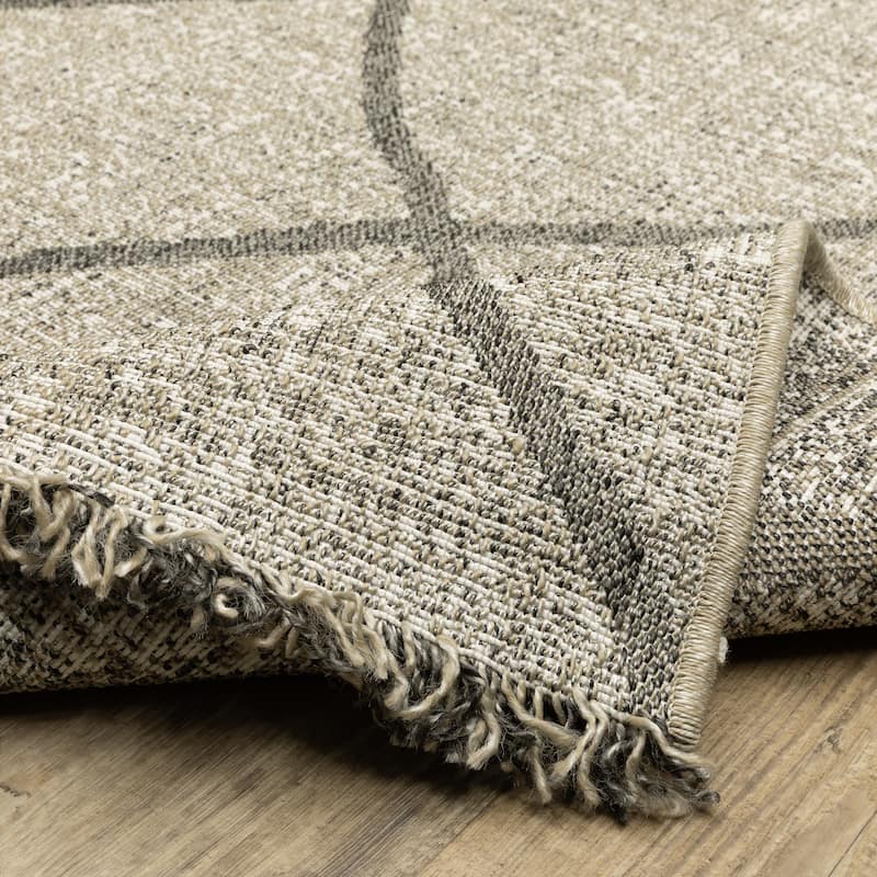 Style Haven Grayton Diamond Lattice Beige/ Black Indoor-Outdoor Fringe Edge Rug