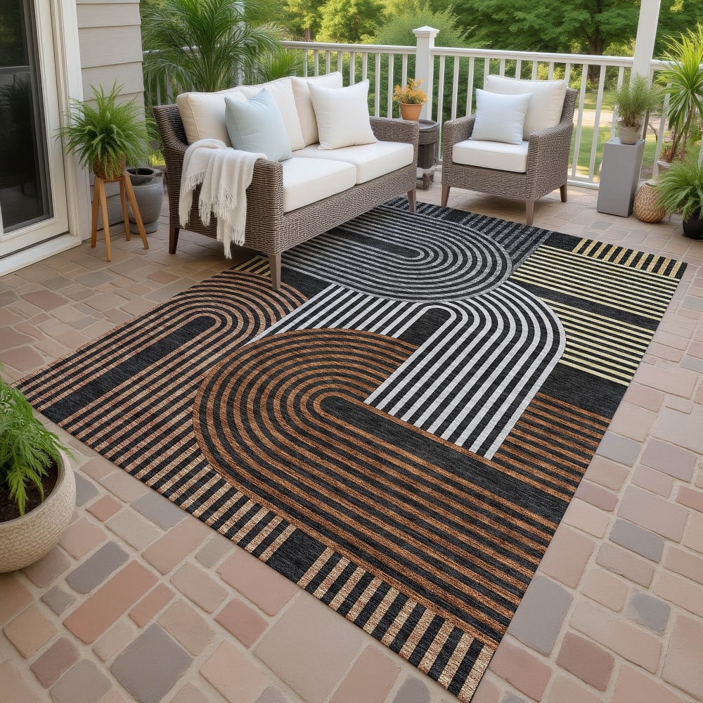 Machine Washable Indoor/ Outdoor Modern Basehor Chantille Rug