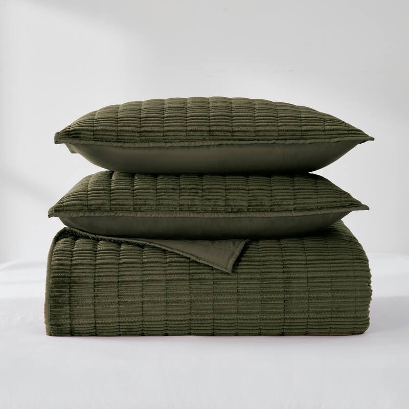 Wonderful Velvet 3 Piece Quilt Set