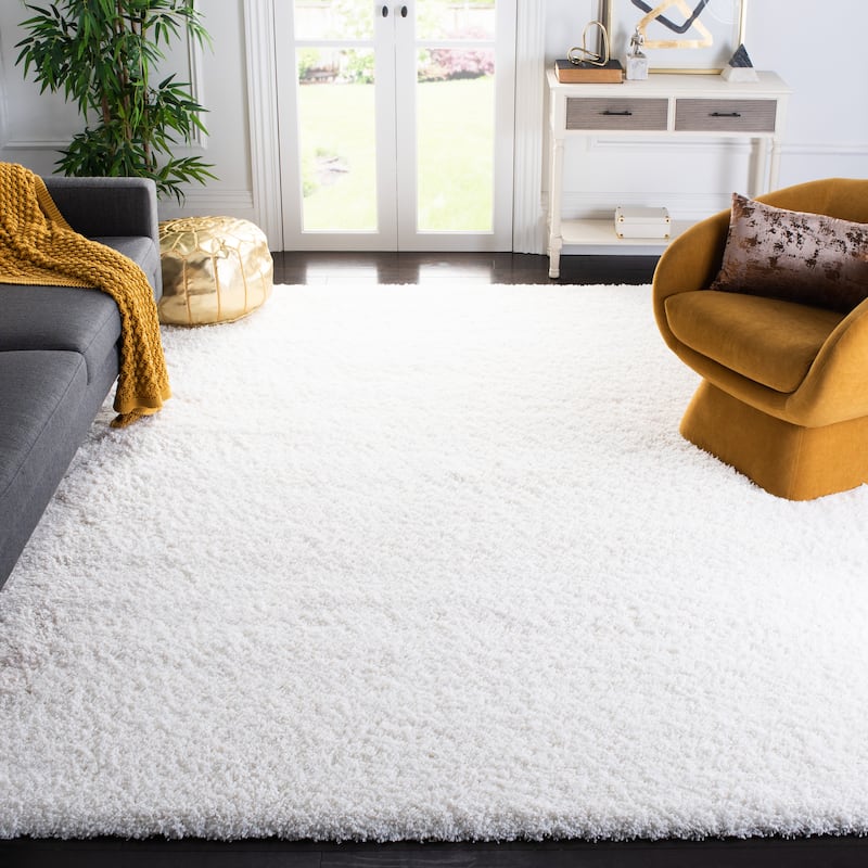 SAFAVIEH Santa Monica Shag Einara 2-inch Thick Area Rug - 5'3" x 7'6" - White - Rectangle