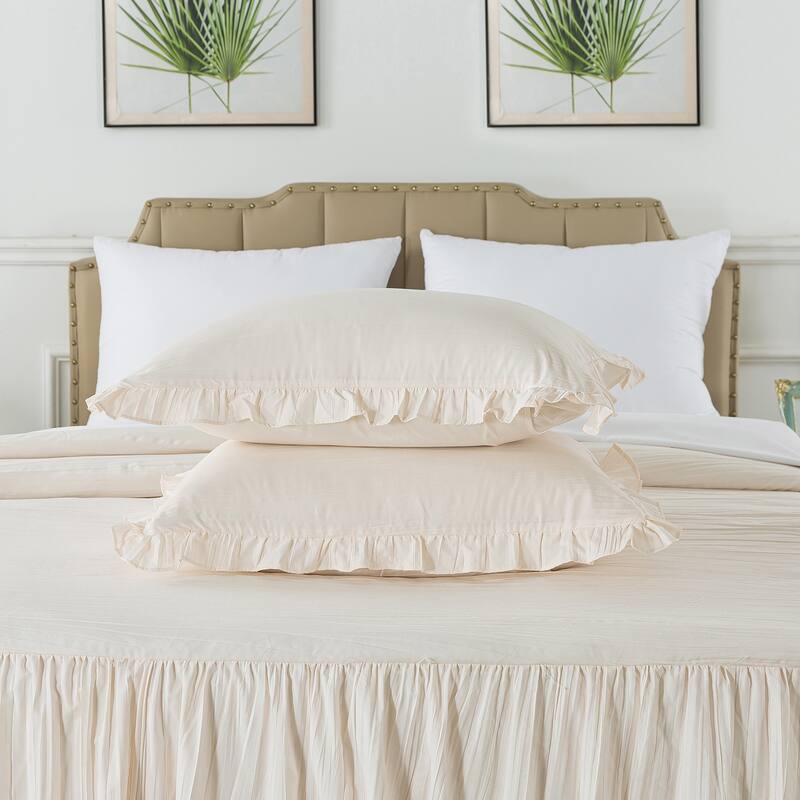 Pleated Ruffle Skirt Bedspread with a Rug