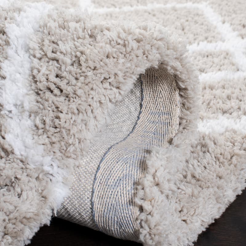 SAFAVIEH Handmade Toronto Shag Shaniqua Polyester Rug