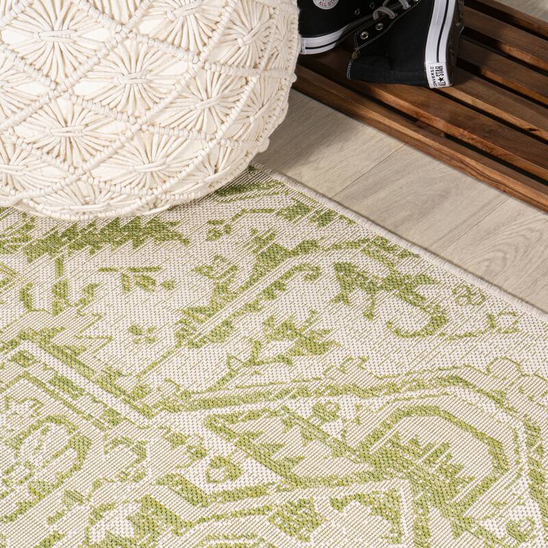 JONATHAN Y Charleston Medallion Indoor/Outdoor Area Rug - 5' Round - Cream/Green