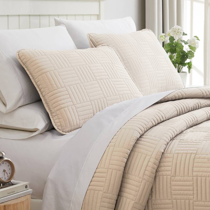 Southshore Fine Linens 3-peice Solid Grid Quilt and Sham Set