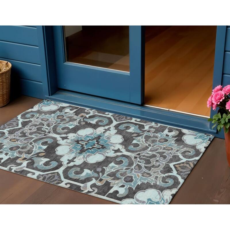 HomeRoots Damask Traditional Rectangle Outdoor Rug - 3' x 5'