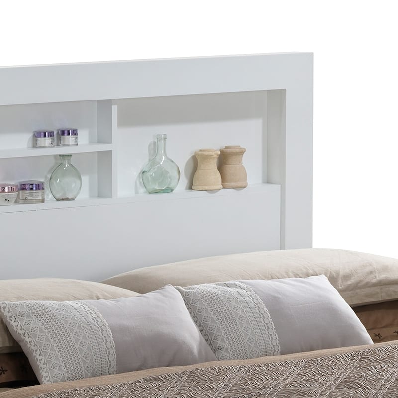 Transitional Style Full Bed in Crisp White