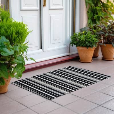 Machine Washable Indoor/ Outdoor Chantille Contemporary Stripes Rug
