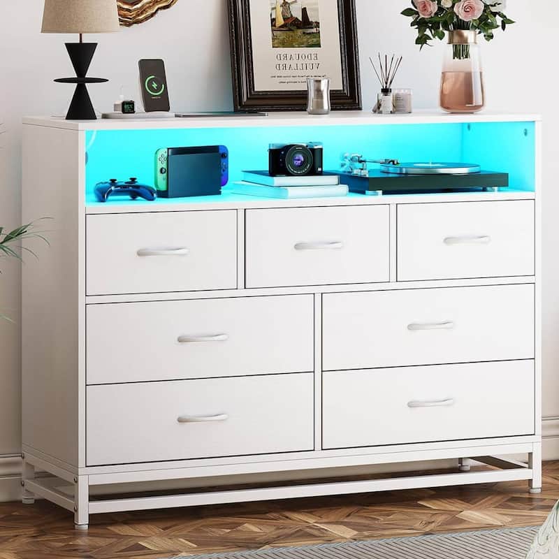 Modern 7 Drawers Dresser with Charging Station and LED Lights