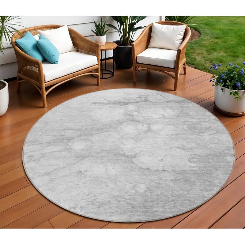 HomeRoots Abstract Transitional Rectangle Outdoor Rug - 8' Round