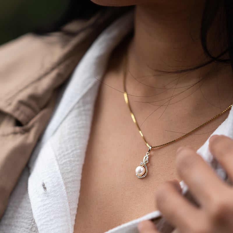 Oravo 14k Yellow Gold Freshwater Pearl Infinity Swirl Pendant Necklace