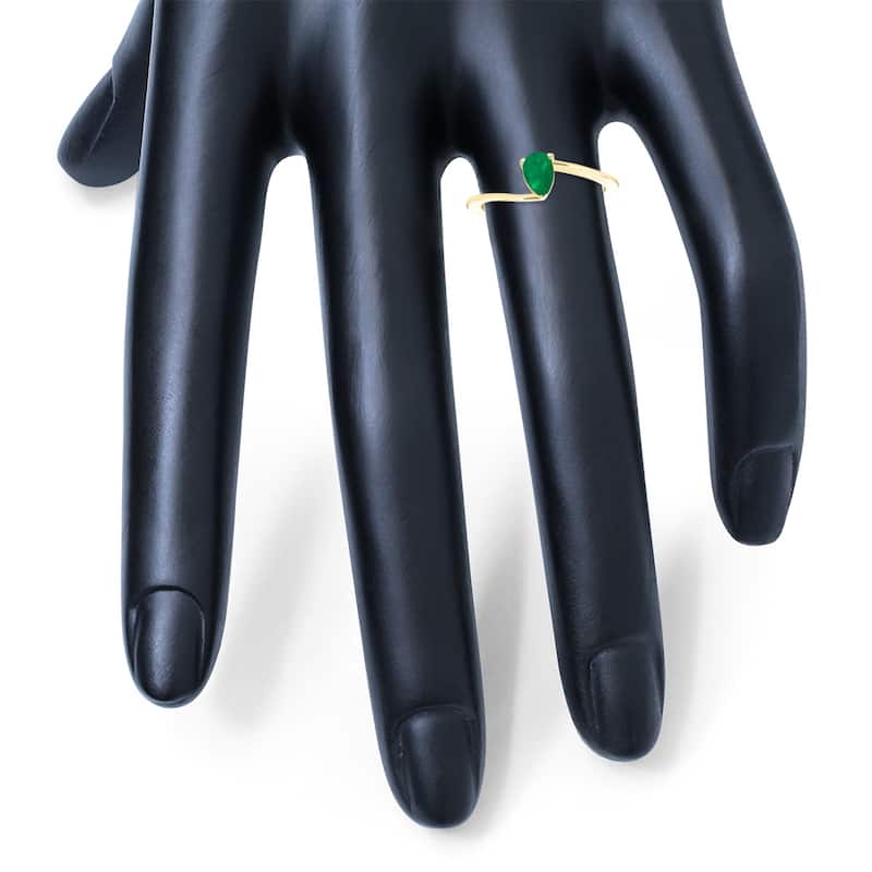 Women's Solitaire Pear Shaped Emerald Wave Ring in 10K Yellow Gold