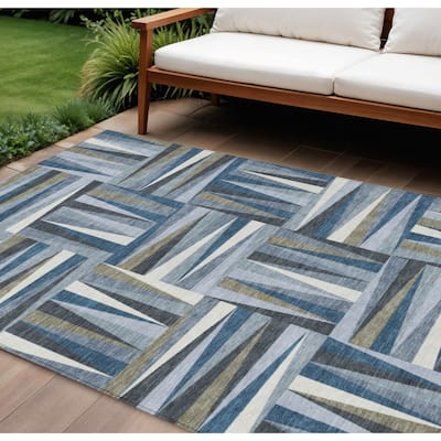 HomeRoots Geometric Transitional Rectangle Outdoor Rug