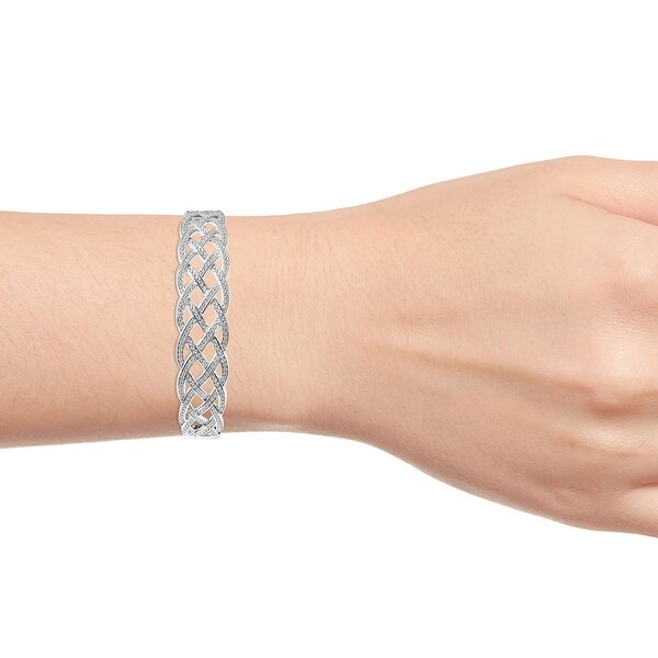 7 inch bracelet on wrist