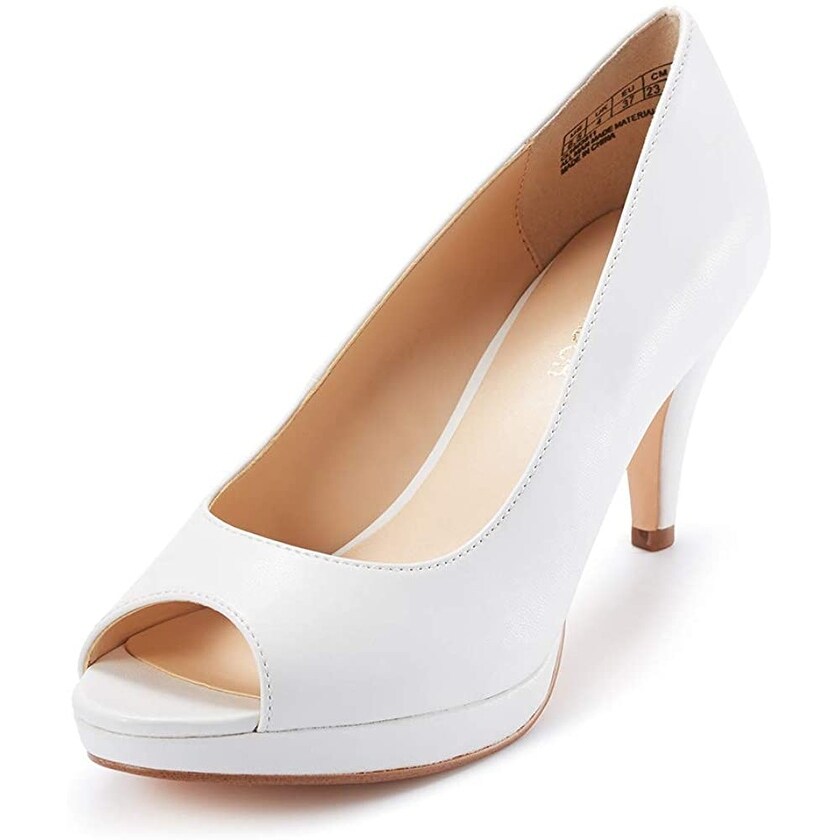 ladies white pumps size 6