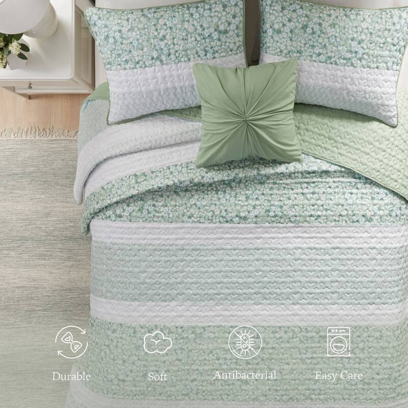Madison Park Evian 4 Piece Seersucker Quilt Set with Throw Pillow