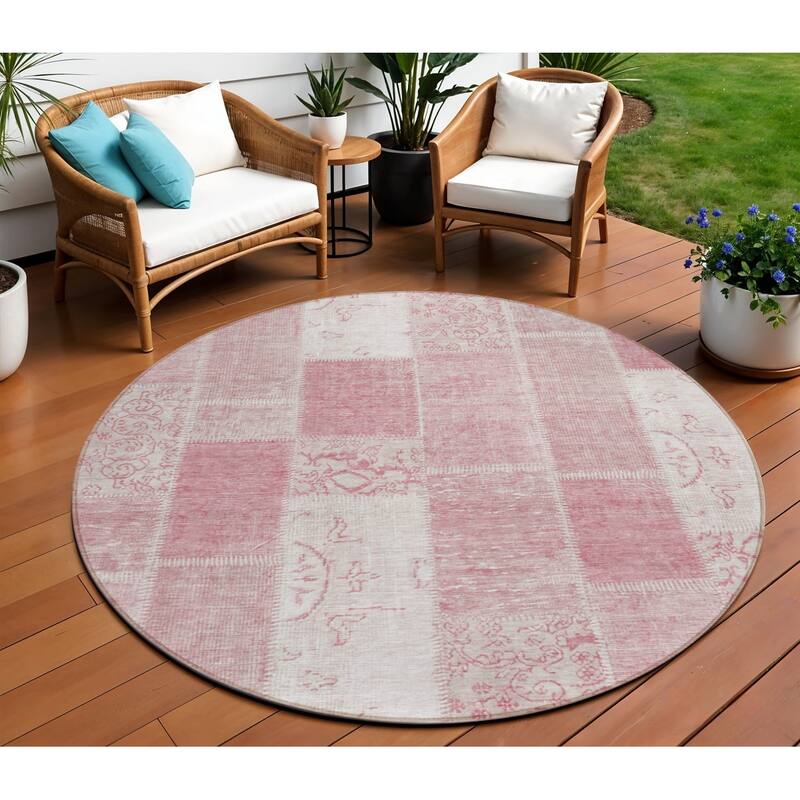 HomeRoots Patchwork Traditional Rectangle Outdoor Rug - 8' Round