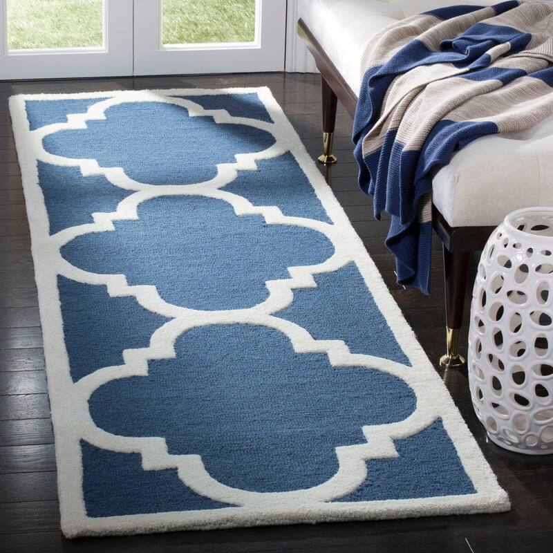 SAFAVIEH Handmade Cambridge Gullveig Modern Moroccan Wool Rug - 2'6" x 10' Runner - Navy/Ivory