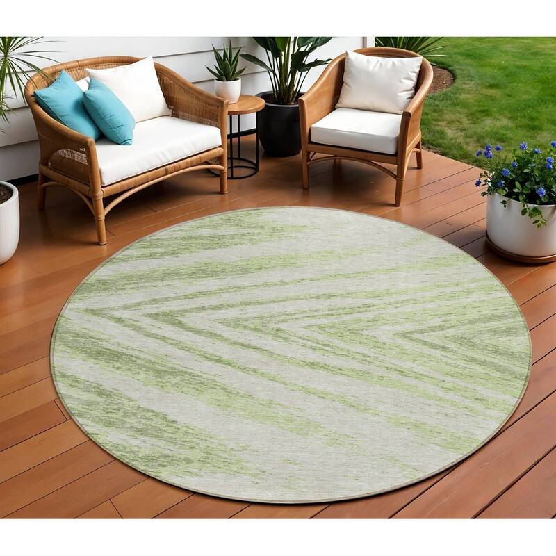 HomeRoots Abstract Transitional Rectangle Outdoor Rug - 8' Round