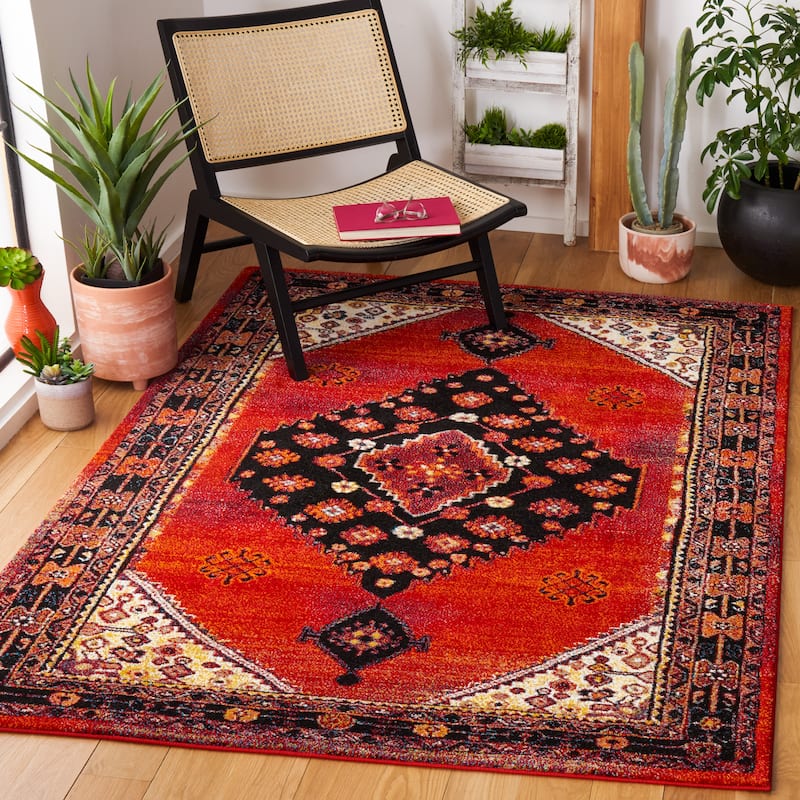 SAFAVIEH Vintage Hamadan Sandina Traditional Oriental Rug - 6'7" Square - Red/Black