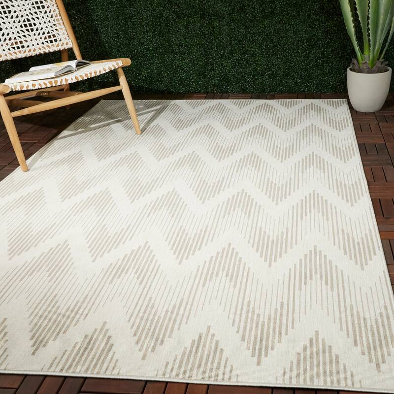 Coville Chevron High-low Indoor/Outdoor Area Rug - 5'3" x 7' - Beige