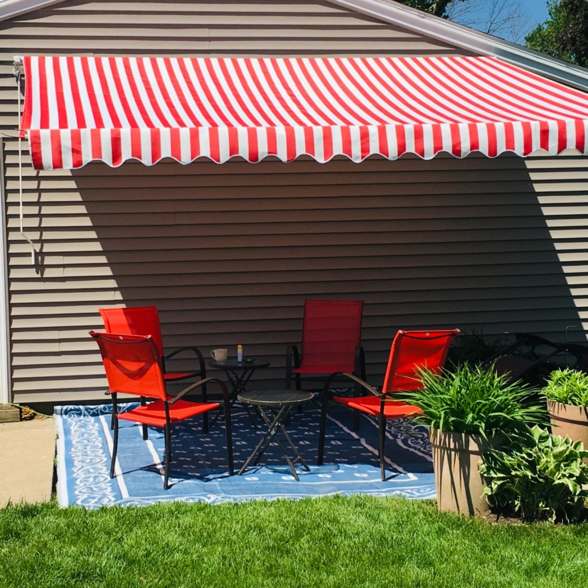 ALEKO  Retractable 12 x 10 feet Awning Home Patio Canopy Red/White