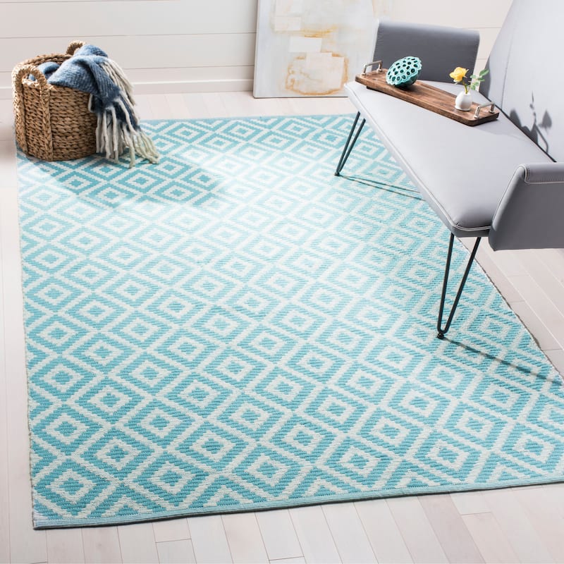 SAFAVIEH Handmade Flatweave Montauk Gulhan Casual Cotton Rug - 5' x 8' - Light Blue/Ivory
